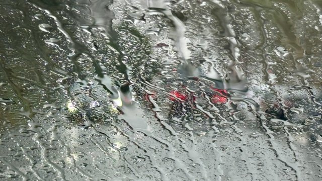 Regen auf Autoscheibe